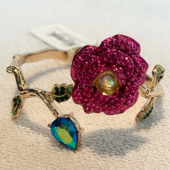 Betsey Johnson rose gold tone hinged bangle cuff bracelet nwt - Picture 2 of 9